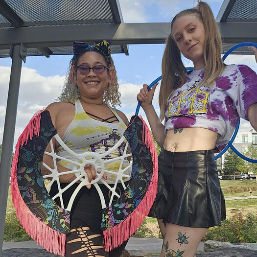 Luna Nicole & Sara Joy, Day props